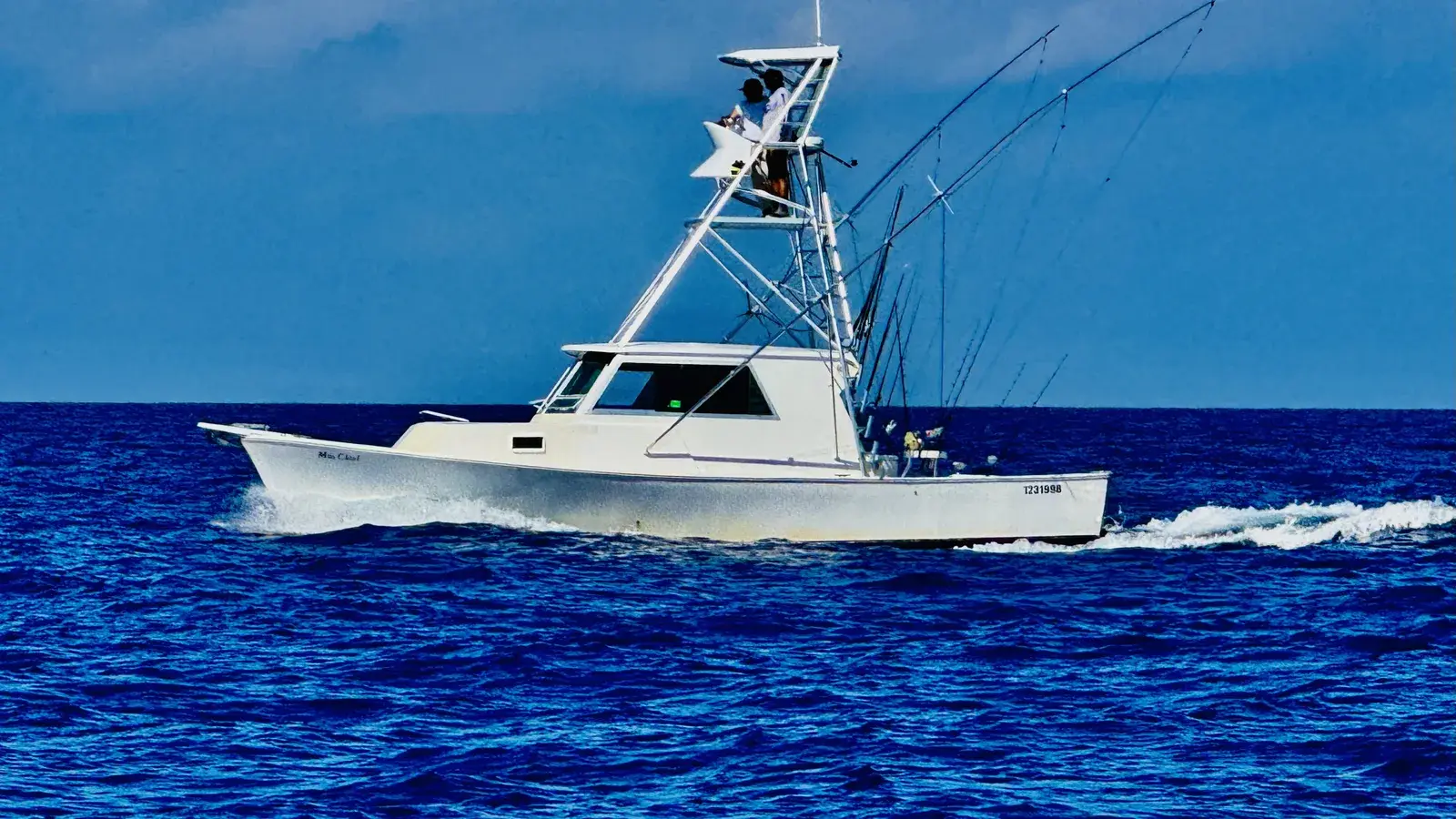 34-foot sportfisher running offshore from Key Largo, Florida